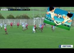 Enlace a Oliver y Benji total: Dos jugadores del Laredo firmaron un golazo que recuerda al disparo de los hermanos Derrick