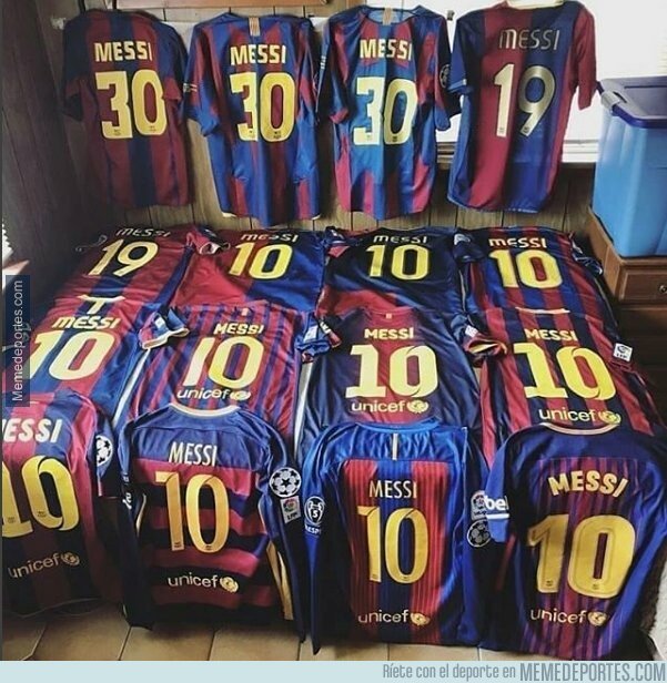 1064109 - La colección completa de camisetas de Leo Messi