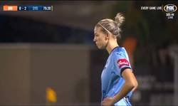 Enlace a El fútbol femenino de Australia inventa la barrera más creativa que se haya visto nunca.