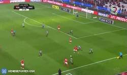 Enlace a El impresionante jugadón del Benfica que no terminó como gol lamentablemente
