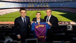 Enlace a La foto que oficializa la renovación de Valverde