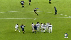 Enlace a El día que Adriano casi perfora la portería del Real Madrid con este cañonazo