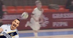 Enlace a Fútbol sala, Polonia. BRUTAL el GOLAZO que se saca este niño de la espuela