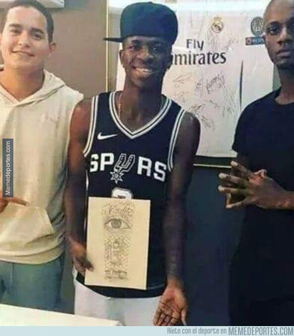 1065191 - El detalladísimo nuevo tatuaje de Vinicius. La verdad es que está muy logrado.