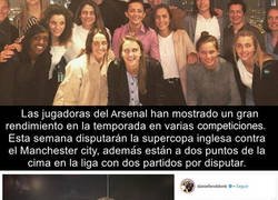 Enlace a El gran gesto que tuvo Petr Cech con las jugadoras del equipo femenino del Arsenal