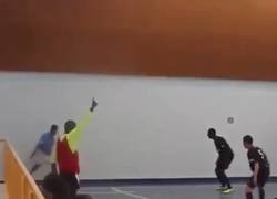 Enlace a El defensa se ha retirado del fútbol