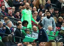 Enlace a Lo más fuerte de todo es la carita de perro que pone Caballero