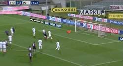 Enlace a No podemos parar de deleitarnos con el brutal tiro libre de Muriel contra el Inter