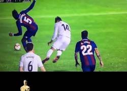Enlace a Casemiro sabe que esta noche dan los Oscars y a ver si es galardonado con su actuación