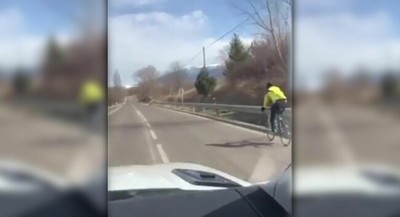 1066579 - La comunidad ciclista felicita al argentino por respetar las normas y el metro y medio mínimo de distancia