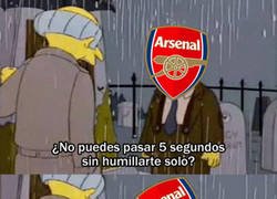 Enlace a El Arsenal vuelve a caer estrepitosamente