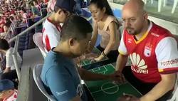 Enlace a Tremendo, así es cómo un invidente puede ver un partido de fútbol