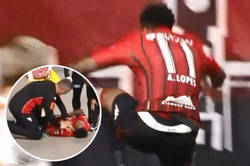 Enlace a Se cae a una fosa de 3 metros en una celebración, vuelve al campo y anota dos goles