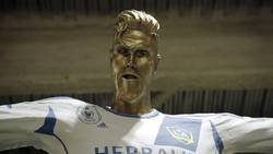 Enlace a Revelan una estatua de broma a Beckham y su reacción me provoca remordimiento