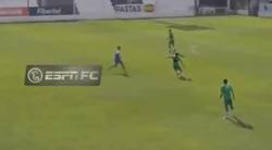 Enlace a Bebelo Reynoso marcaba el mismo gol y el mismo día que Messi, pero antes ya lo había hecho con la camiseta de Talleres