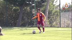 Enlace a Durante un partido Sub 14, a un chico de Galatasaray le señalaron un penalti inexistente y cuando fue a lanzar la tiró afuera