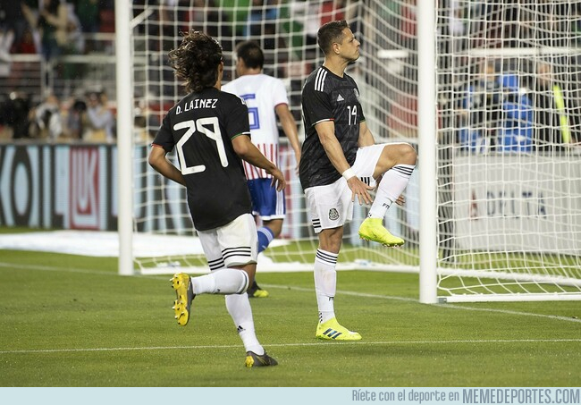 1069737 - Chicharito tiene nueva celebración de goles, imitando a LeBron James
