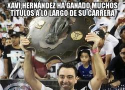 Enlace a Xavi se alza con el 'mamotreto' de la Liga de Qatar