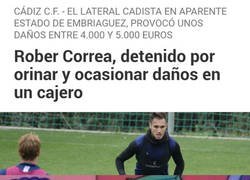 Enlace a Un futbolista detenido por ir meando por los cajeros, lo normal