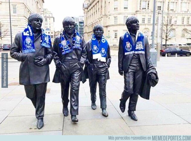 1070861 - Las estatuas de Los Beatles en Liverpool con bufandas del porto es la mejor imagen de esta jornada de Champions