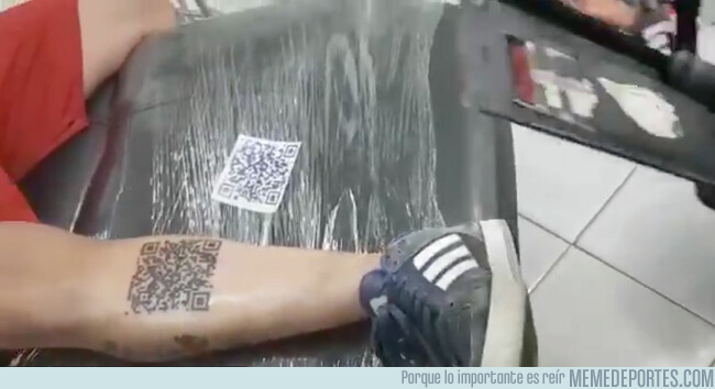 1071046 - Hincha de River se tatúa código QR que no va a gustar nada los de Boca