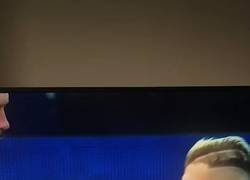 Enlace a Parece que a Ezgjan Alioski, jugador del Leeds United, no le gustan demasiado los besos