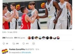 Enlace a Internet flipa con la diferencia de tamaño de estos niños alevines. Descojone de comentarios inside