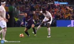 Enlace a La triple agresión de Pogba que quedó sólo en amonestación verbal. Suerte que Arthur es un tipo con pundonor.