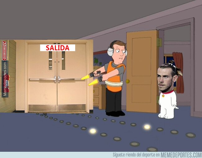 1072288 - Bale aún parece no entender las indirectas de todo su entorno. Tal vez se lo han dicho en español.