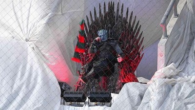 1073021 - Un hincha del Lokomotiv Moscú monta este espectáculo de Juego de Tronos en el campo