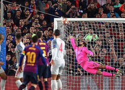 Enlace a ¿Que hacía Santiago Abascal viendo el partido del Barça?