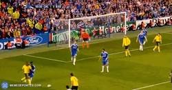 Enlace a El Iniestazo cumple hoy 10 años. El gol que partió la historia del Barça en 2