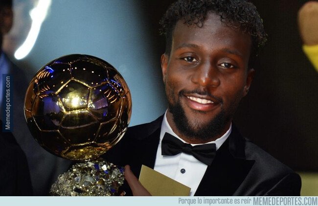 1074002 - Divock Origi recogiendo lo que es suyo