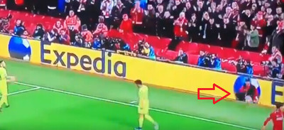 1074162 - Todo el mundo da el mérito del cuarto gol a Arnold, pero hay un 'héroe silencioso' que fue el que lo hizo posible