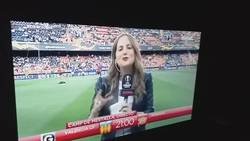 Enlace a El balonazo que se ha llevado la reportera de GOL en la previa del Valencia-Arsenal