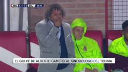 Enlace a WTF? En la Copa Sudamericana, el entrenador del Tolima le dio un manotazo a su kinesiólogo porque sí.