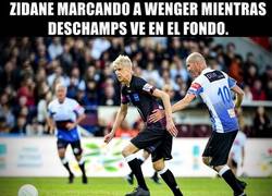 Enlace a Cuidado, Wenger. No se te vayan a desmontar las rodillas