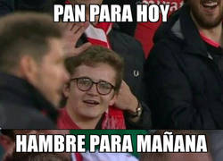 Enlace a Este fan del Arsenal ya ha perdido dos Europa Leagues desde que se burló del Cholo