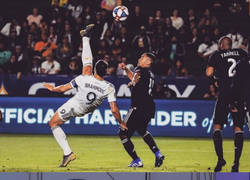 Enlace a Ibra nos volvió a deleitar con otra de sus obras de arte, y ya van...