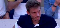 Enlace a La imagen más emotiva de Roland Garros es el hijo de Mahut yendo corriendo a por su papá por la pista tras perder su partido