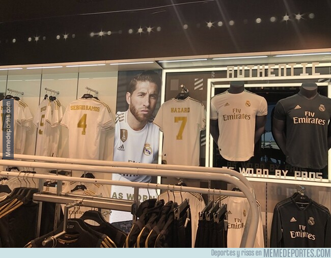 1077408 - En la tienda oficial del Madrid ya se vende la camiseta de Hazard, y con qué numero...