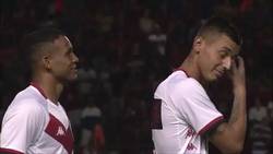 Enlace a INSÓLITO. En la segunda de Brasil sonó un ringtone por megáfonos mientras sonaba el himno