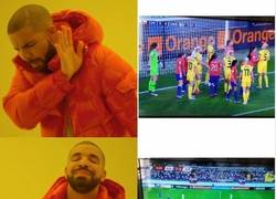 Enlace a ¿Fútbol femenino o un Azerbaiyán-Eslovaquia?