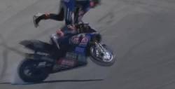 Enlace a El holandés Michael Van der Mark sufrió esta caída en un circuito de práctica en Italia. Se fracturó la muñeca