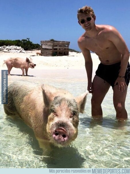 1079246 - Mino Raiola y De Ligt reflexionando su futuro al calor de la playita