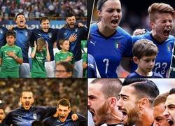 Enlace a A los italianos se les va un poco la olla cantando el himno