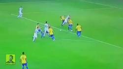 Enlace a Nadie entiende nada: La jugada más desconcertante de Messi en la que hace esto tan raro cuando el balón pasa por su lado