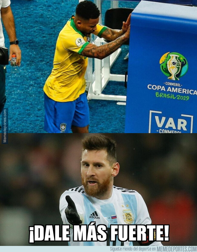1080504 - Messi hubiese agredido con más fuerza al VAR