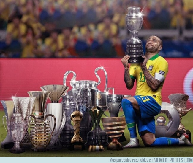 1080509 - Dani Alves levanta su 40° título, por @brfootball