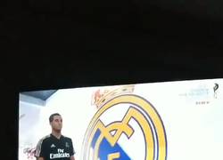 Enlace a Kubo haciéndole al reverencia al mejor jugador del Real Madrid al verle